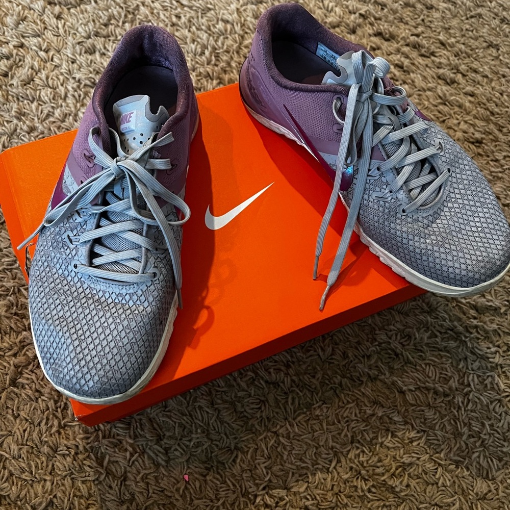 NIKE Metcon4 purple and gray size 10